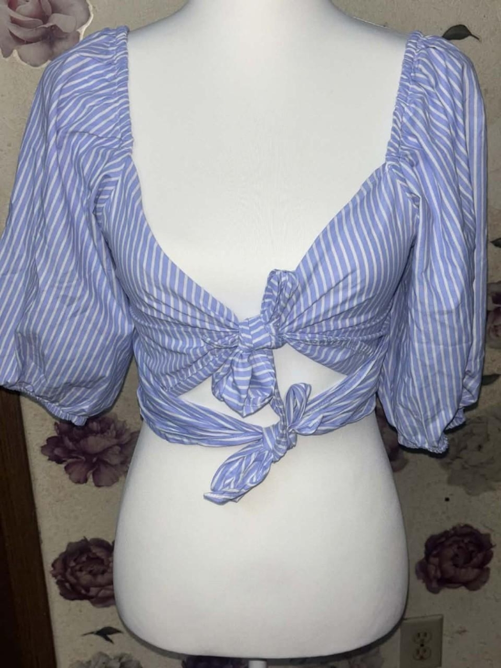 Blue-White Striped Tie-Front Puff Sleeve Crop Top